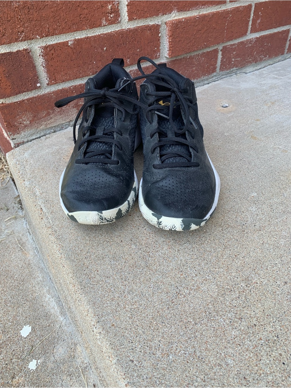 Under Armour High Top Black, white, and Gold Sports Shoes Men’s 8.5 Wms 10
